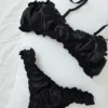 Conjunto de Bralette y Ropa Interior de Seda Negra con Volantes