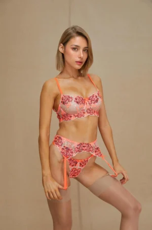 Medias altas de color beige para portaligas