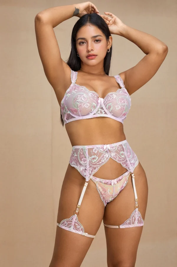 Conjunto de lencería rosa paisley