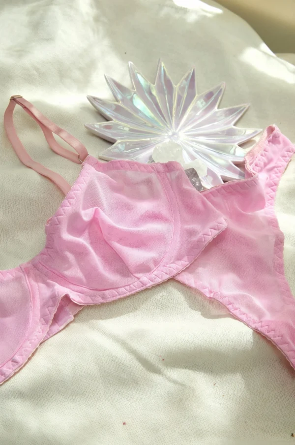 Conjunto de Bralette y Braguitas Transparentes de Malla