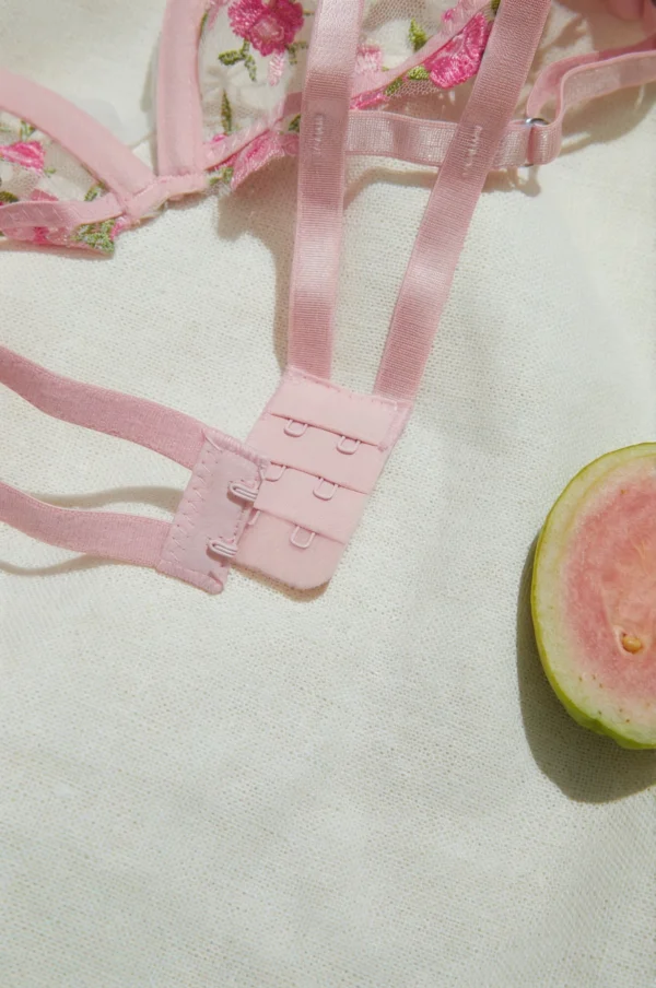 Lencería interior rosa transparente