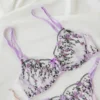 Conjunto de lencería de flores moradas