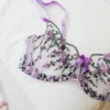 Conjunto de lencería de flores moradas