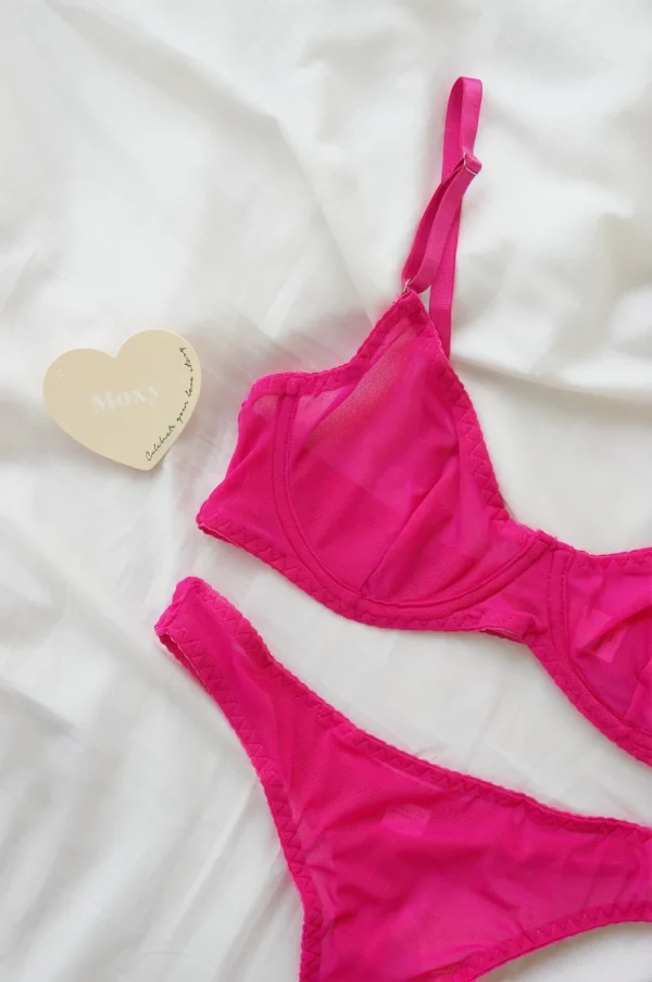 Conjunto de sujetador y calzoncillo de malla rosa Barbie