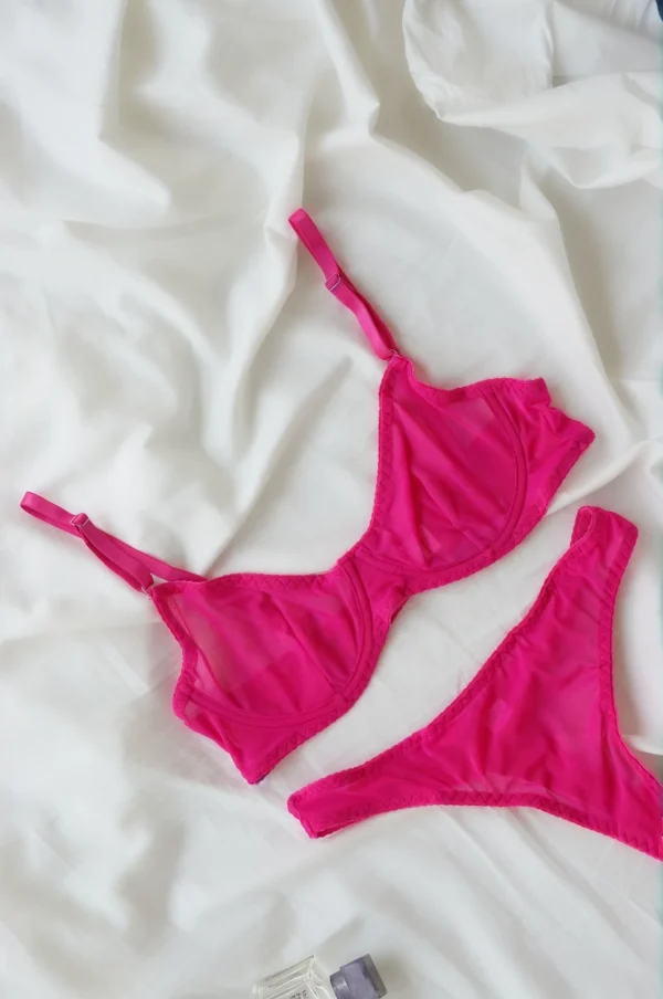 Conjunto de sujetador y calzoncillo de malla rosa Barbie