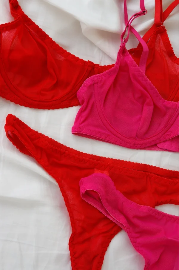 Conjunto de lencería transparente en color tomate