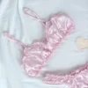 Bralette y Pantaleta de Seda Rosado con Volantes