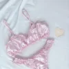 Bralette y Pantaleta de Seda Rosado con Volantes