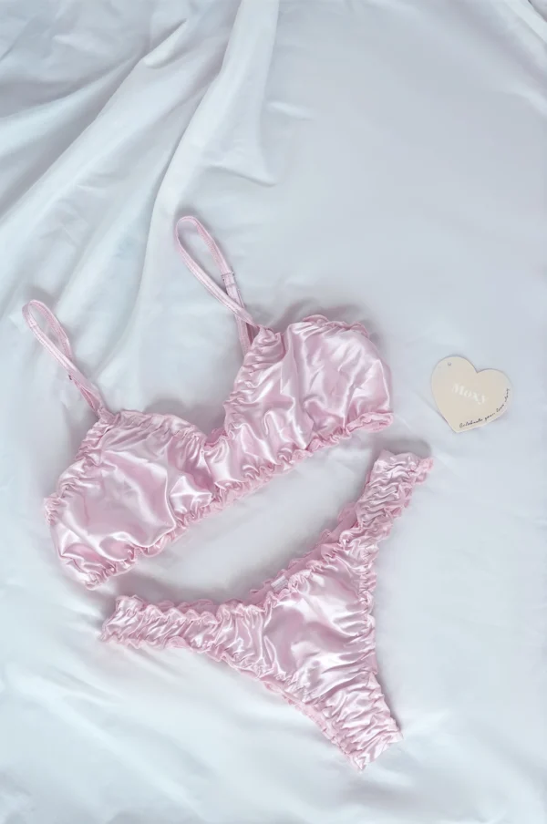 Bralette y Pantaleta de Seda Rosado con Volantes