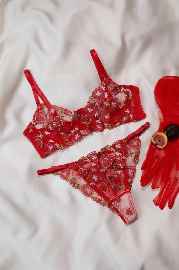 Conjunto de lencería rojo para fiestas