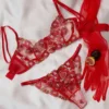 Conjunto de lencería rojo para fiestas