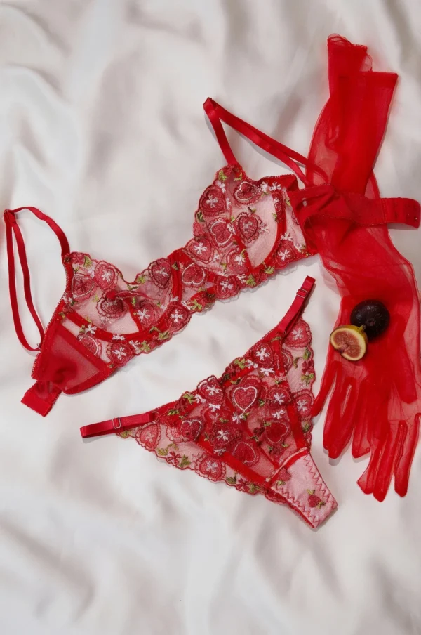 Conjunto de lencería rojo para fiestas