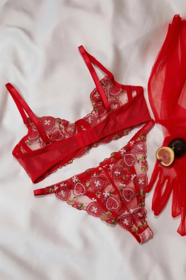 Conjunto de lencería rojo para fiestas