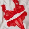 Conjunto de lencería de encaje rojo
