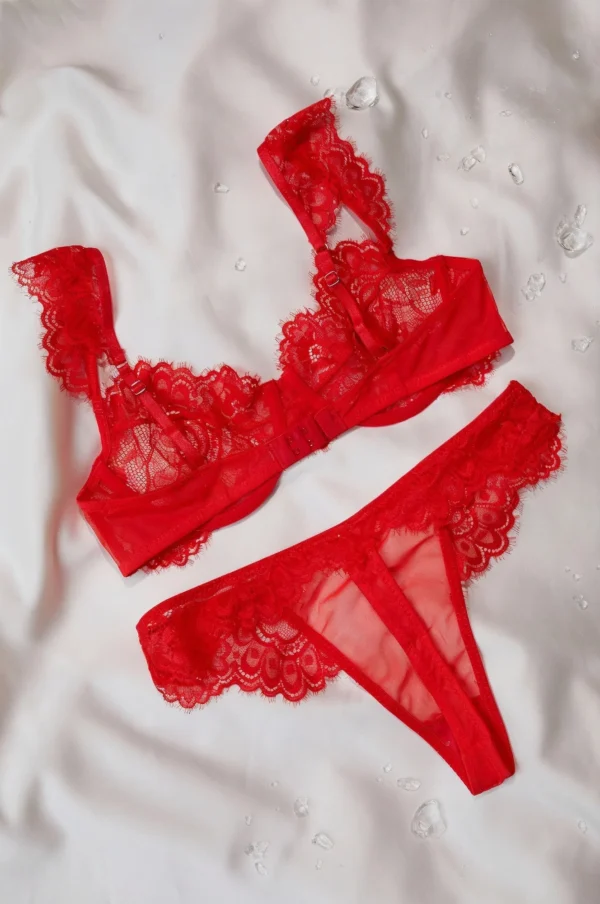 Conjunto de lencería de encaje rojo