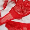 Conjunto de lencería de encaje rojo