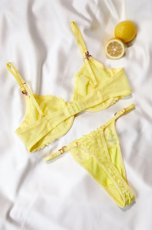 Conjunto de Lencería Amarillo con Encaje y Satén