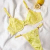 Conjunto de Lencería Amarillo con Encaje y Satén