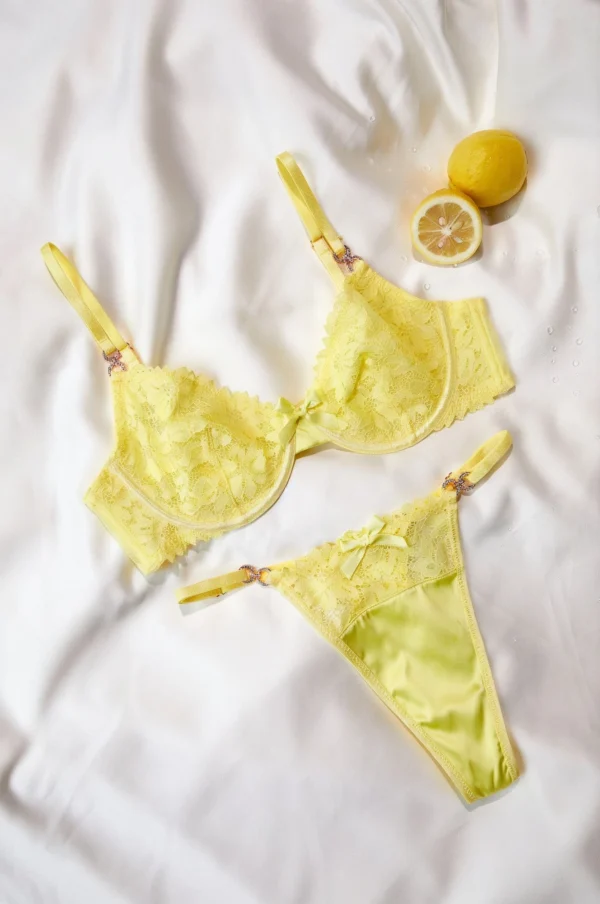 Conjunto de Lencería Amarillo con Encaje y Satén