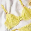 Conjunto de Lencería Amarillo con Encaje y Satén