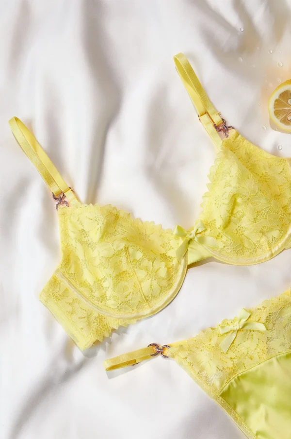 Conjunto de Lencería Amarillo con Encaje y Satén