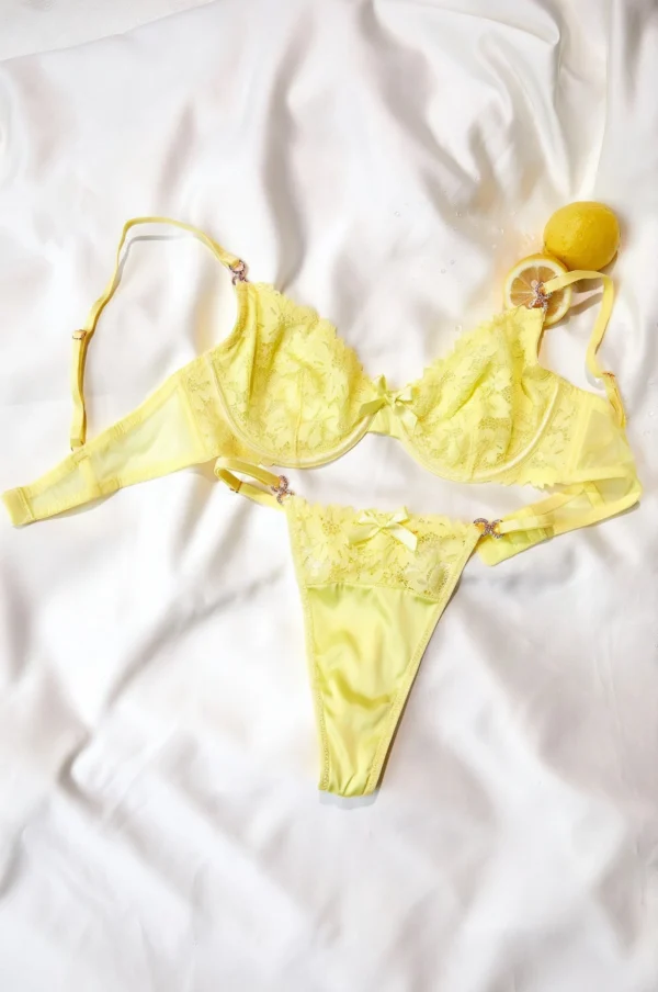Conjunto de Lencería Amarillo con Encaje y Satén