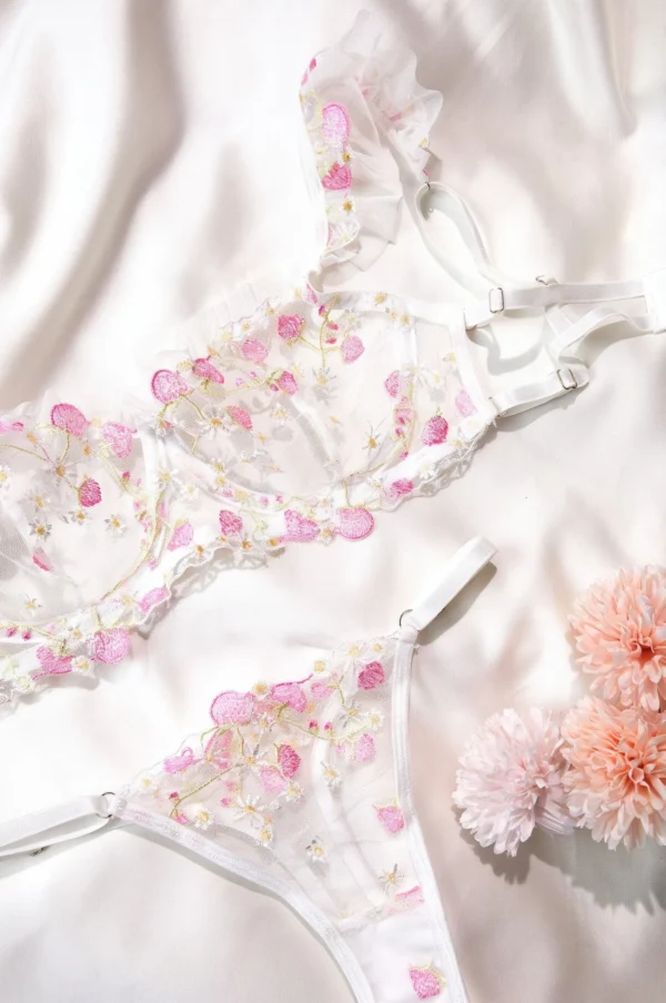 Conjunto de lencería de fresa,