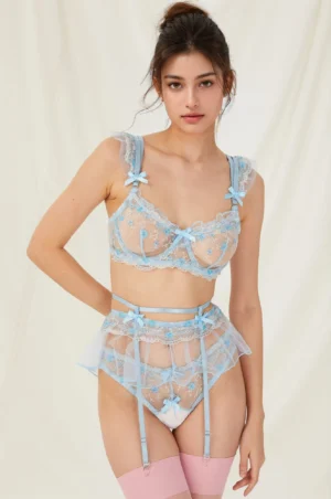 Conjunto de Lencería Azul Celeste con Bordado Floral