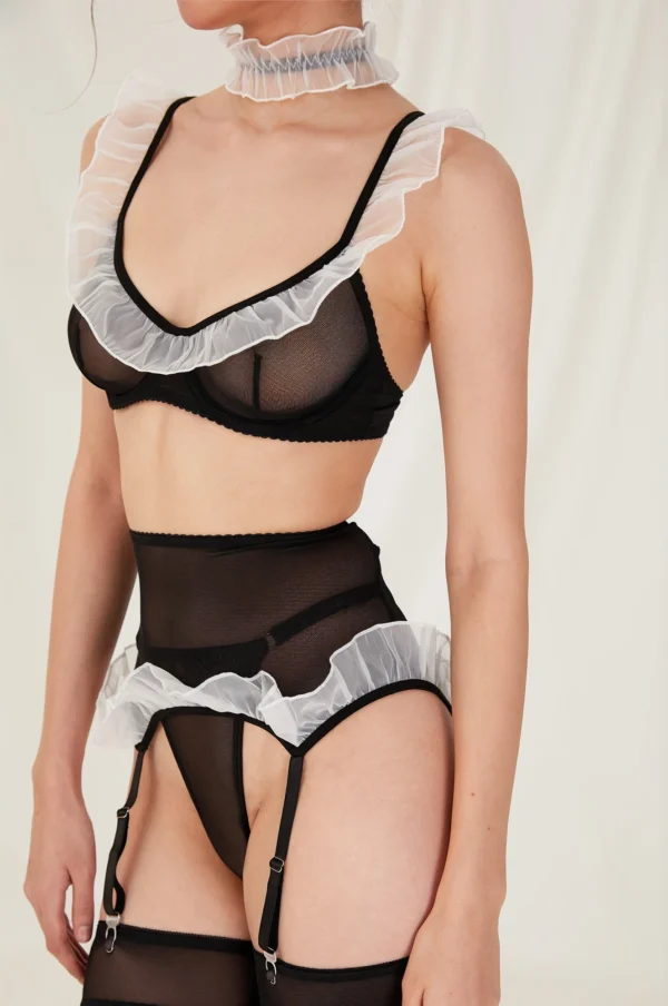 Conjunto de lencería inspirado en la criada