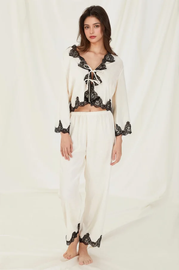 Conjunto de pijama de satén con encaje