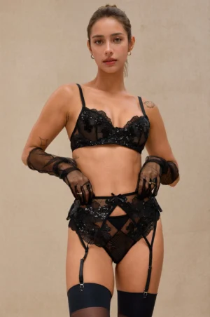 Conjunto de Lencería de Esmalte y Bordado Floral Negro
