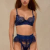 Conjunto de Lencería de Satinado Azul Marino y Encaje