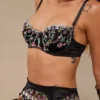 Conjunto de Lencería Negro con Bordado Floral
