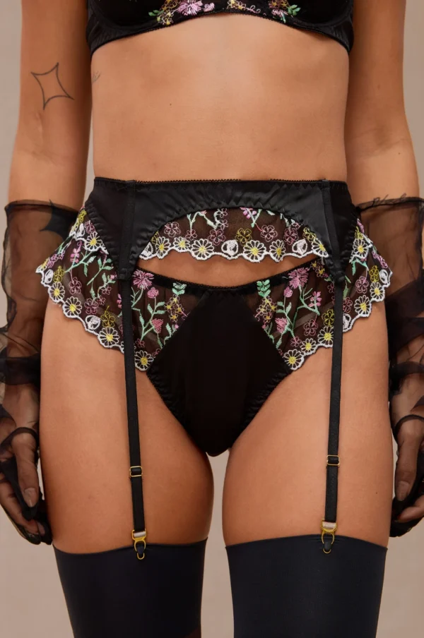 Conjunto de Lencería Negro con Bordado Floral