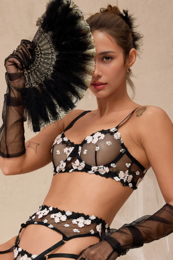 Conjunto de Lencería Floral Negro y Rosado